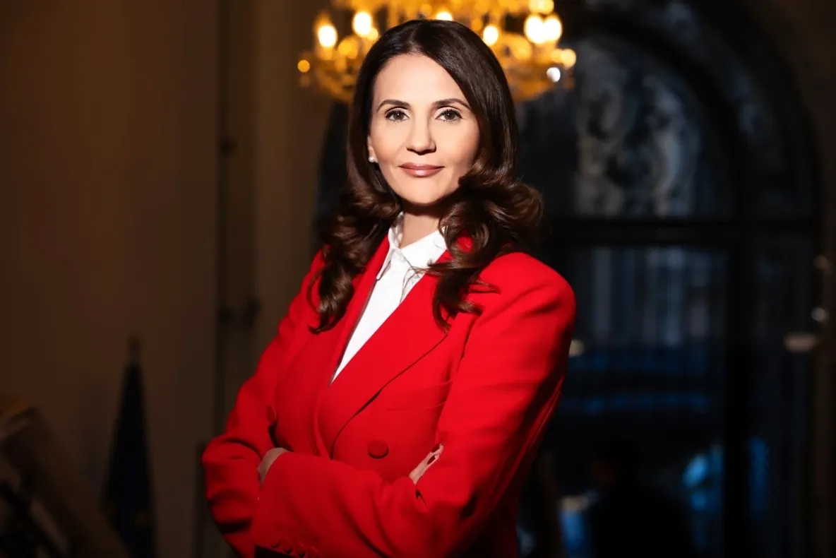 Anca Alexandrescu, comparație între Bolojan și Ciolacu: „A reușit «performanța» să cheltuiască mai mult decât Ciolacu”