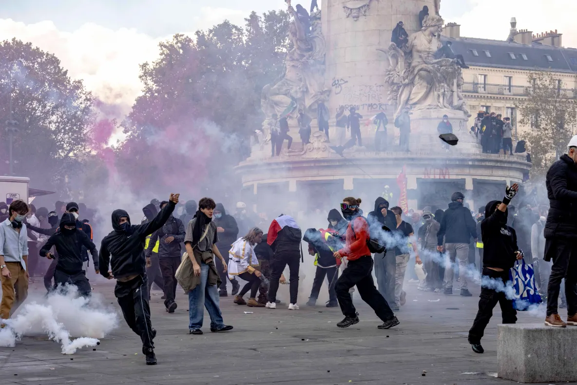 Proteste la Orleans împotriva congresului Adunării Naționale și lansării candidaturii Marinei Le Pen