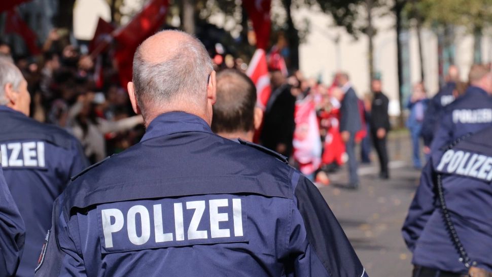 Jaf record în Austria: un român de 60 de ani a furat haine de 5.000 de euro în doar 90 de minute. A fost prins la frontieră