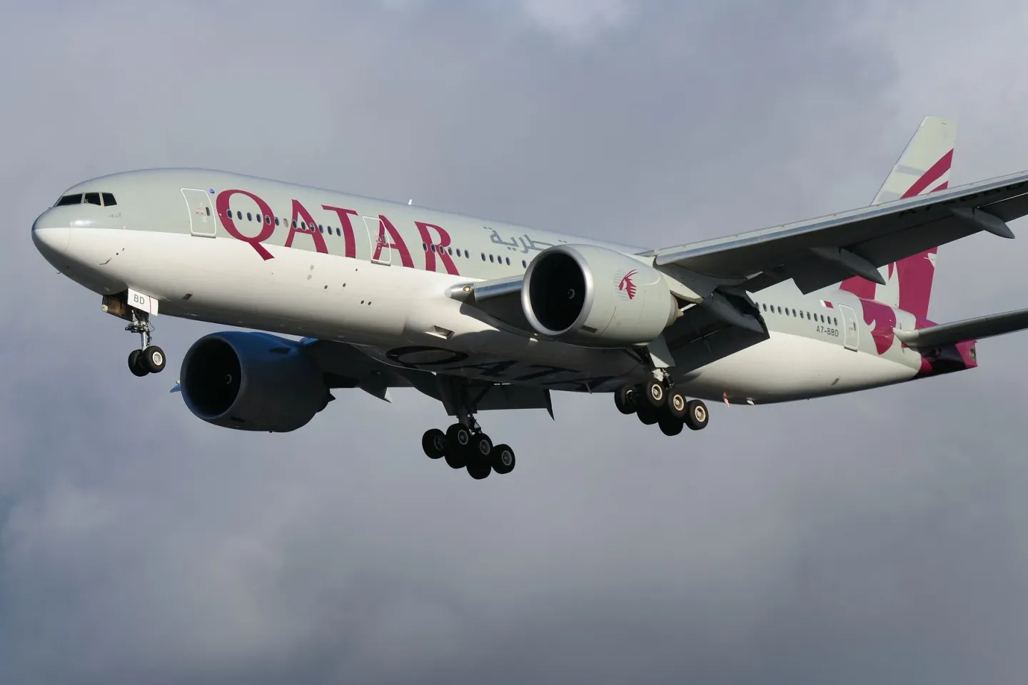Haos pe aeroporturile din Orientul Mijlociu: sute de zboruri anulate și întârziate. Ce trebuie să știe românii care călătoresc în Asia
