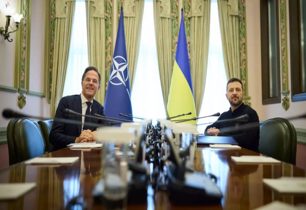 Mesaj tranșant al șefului NATO la Kiev: pacea cu Rusia va presupune „decizii dificile”, dar sprijinul pentru Ucraina rămâne ferm