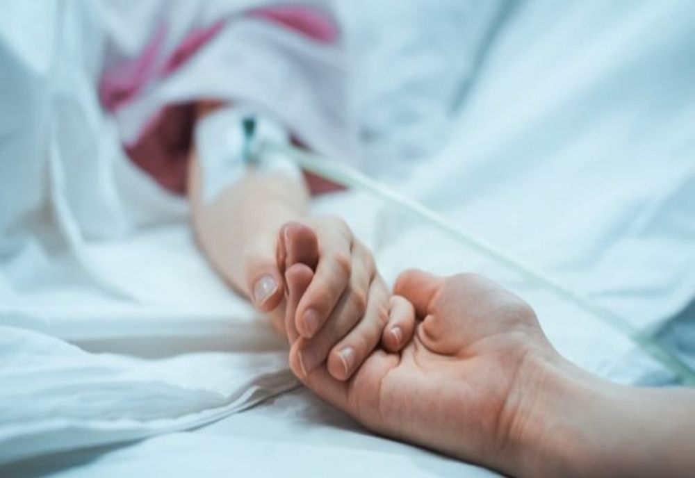 4 frați, în starea gravă la spital după ce mama lor i-a spălat cu o substanță chimică pentru a-i scăpa de păduchi! Viața copiilor, în pericol