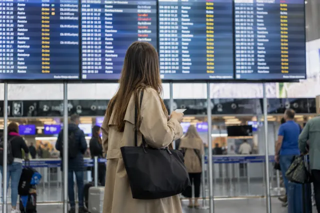 Aeroportul din Luxemburg, închis temporar peste noapte după apariția unor drone neautorizate