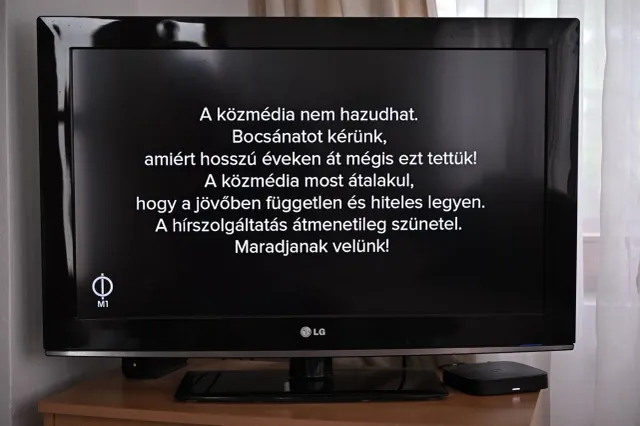 „Am mințit timp de mai mulți ani”. Televiziunea publică din Ungaria și-a oprit știrile și și-a cerut scuze