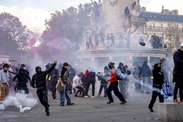 Proteste la Orleans împotriva congresului Adunării Naționale și lansării candidaturii Marinei Le Pen