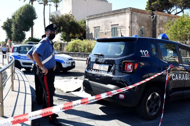 Româncă împușcată de bătrânul pe care îl îngrijea, într-un apartament din Milano