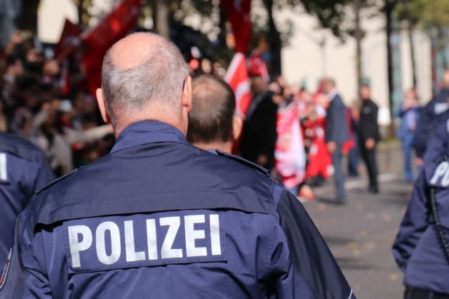 Jaf record în Austria: un român de 60 de ani a furat haine de 5.000 de euro în doar 90 de minute. A fost prins la frontieră