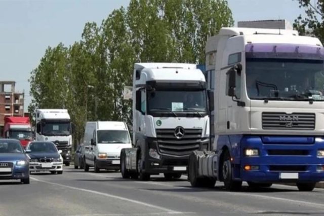 Doi români, arestați în Ungaria după ce au jefuit un camion. Unul s-a dat drept polițist